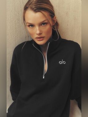 ALO Yoga Black 1/4-Zip Sweatshirt size XS BNWT